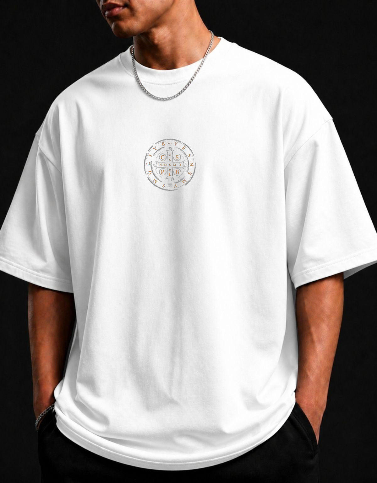 Camiseta Oversized Religiosa - Medalha de São Bento Gold