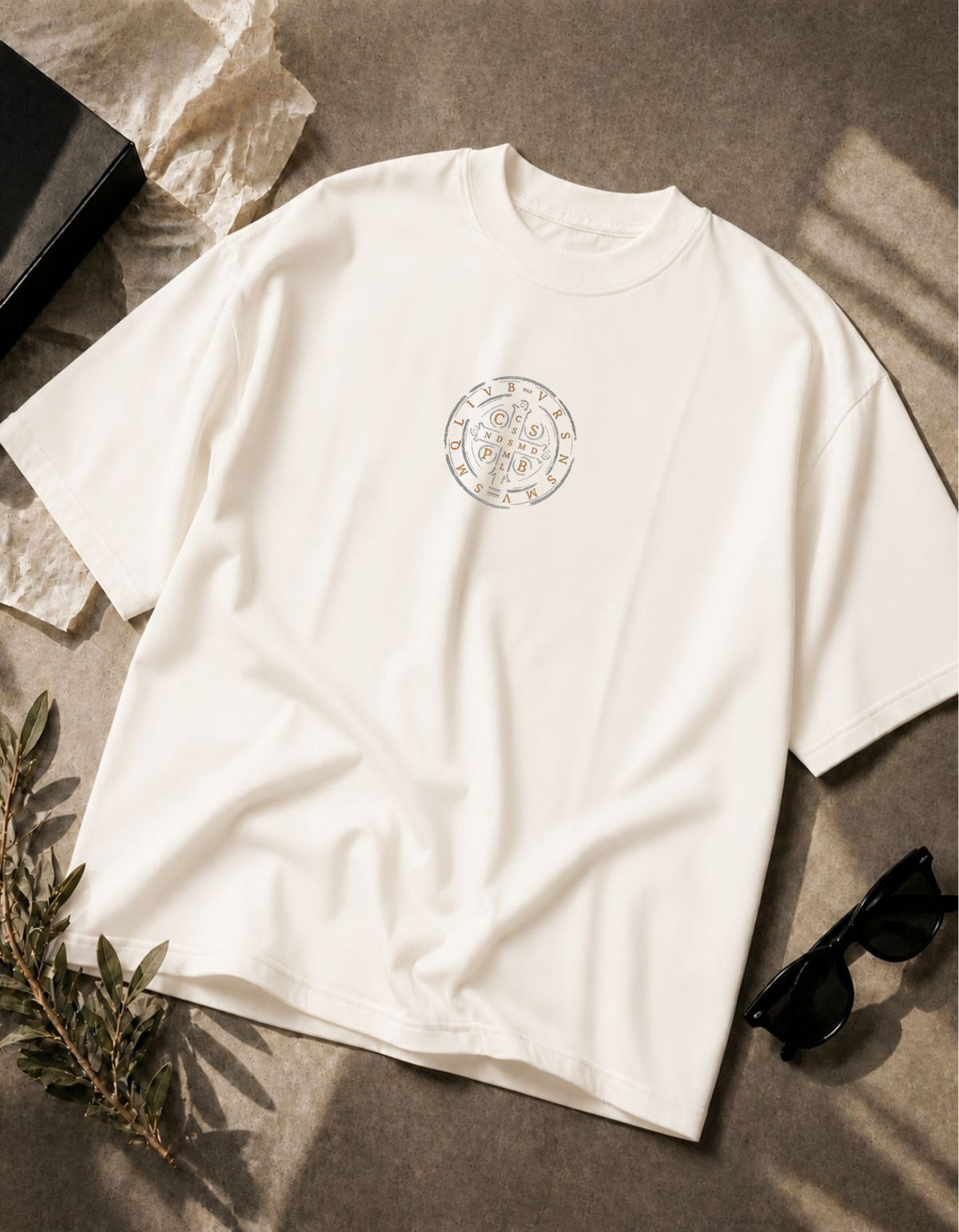 Camiseta Oversized Religiosa - Medalha de São Bento Gold