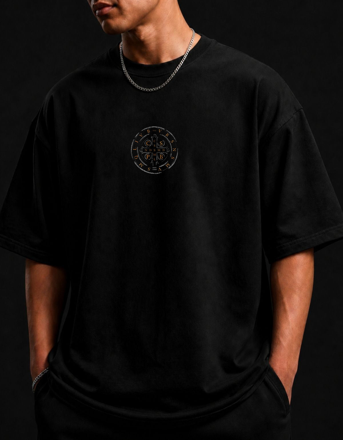 Camiseta Oversized Religiosa - Medalha de São Bento Gold
